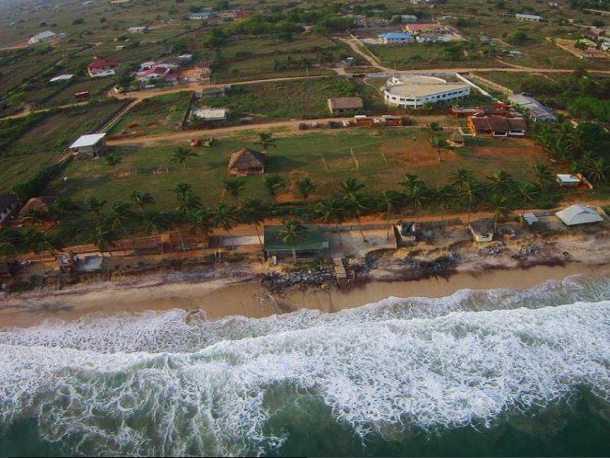 Готель Sankofa Beach House Kokrobite Екстер'єр фото